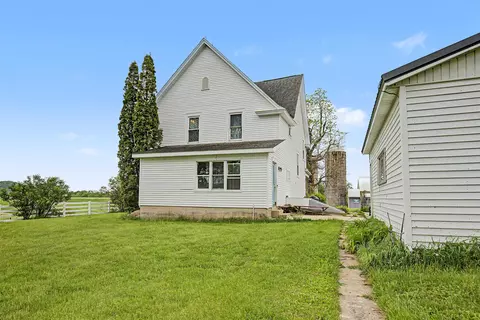 Exterior - 2928 E Stagecoach Trl, Apple River, IL 61001 photo 2 of 9
