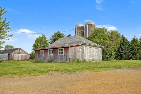 Exterior - 2928 E Stagecoach Trl, Apple River, IL 61001 photo 8 of 9