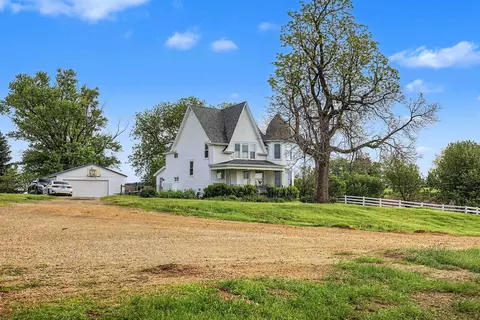 2928 E Stagecoach Trl, Apple River, IL 61001