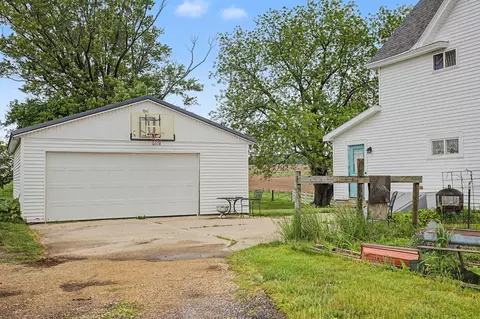 Exterior - 2928 E Stagecoach Trl, Apple River, IL 61001 photo 6 of 9