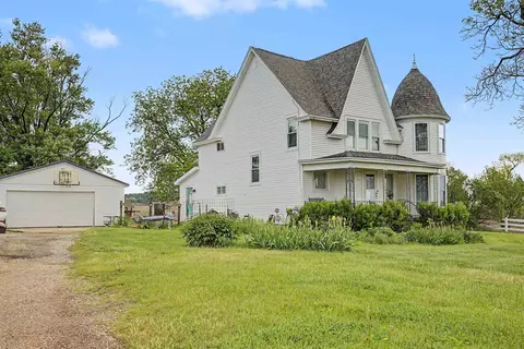 Exterior - 2928 E Stagecoach Trl, Apple River, IL 61001 photo 5 of 9