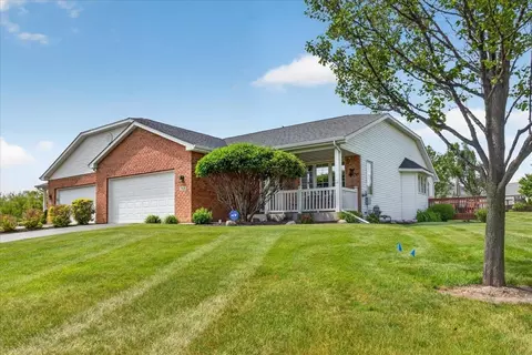 7928 Slater Dr, Rockford, IL 61108