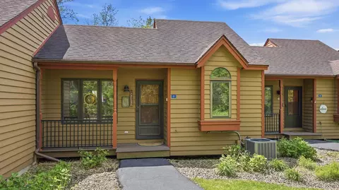 17 Oak Glen Dr, Galena, IL 61036