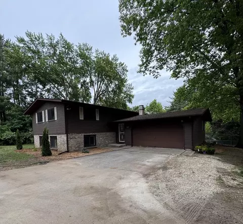 7705 E Rockton Rd, Roscoe, IL 61073