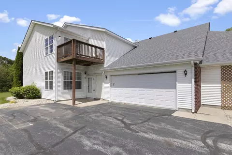 10050 Skipperling Rd, Roscoe, IL 61073