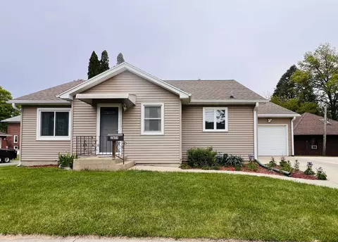1655 S Chicago, Freeport, IL 61032
