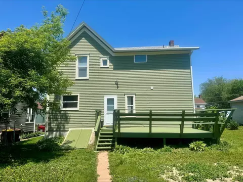 Exterior - 621 E Garden St, Freeport, IL 61032 photo 4 of 7