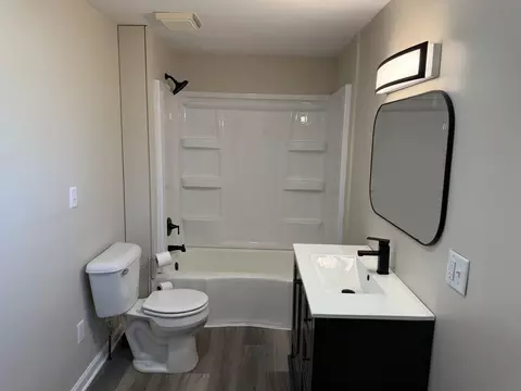 Bath - 621 E Garden St, Freeport, IL 61032 photo 2 of 2