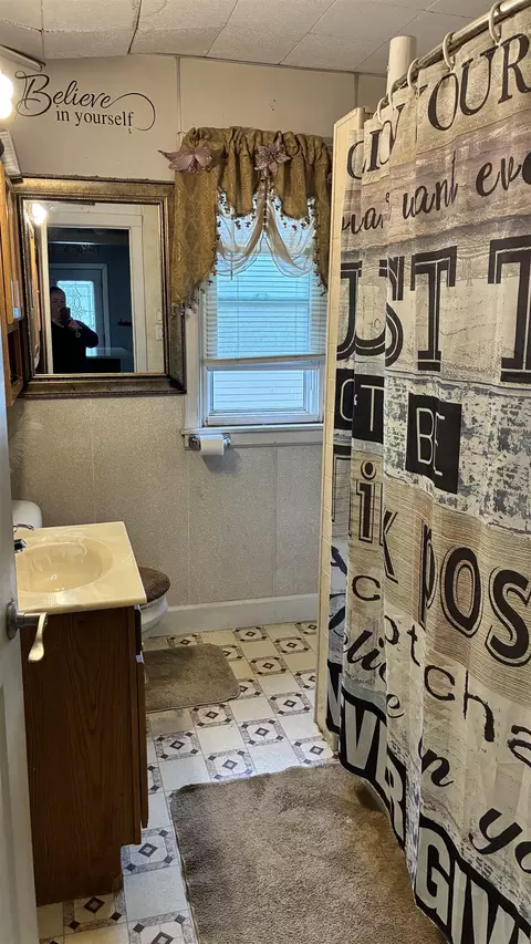 Bath - 520 N Burns St, Lanark, IL 61046 photo 1 of 2