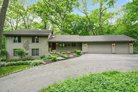 10876 Crockett Rd, Roscoe, IL 61073