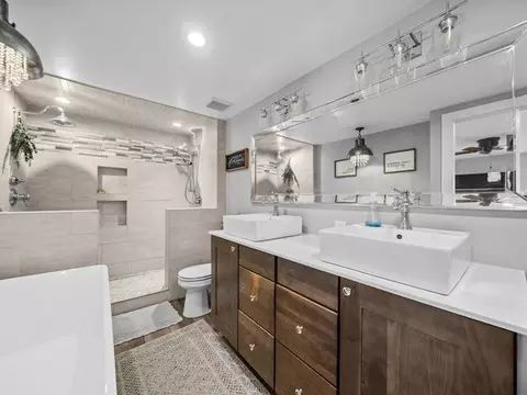 Bath - 8294 N Leaf River Rd, Leaf River, IL 61047 photo 3 of 6