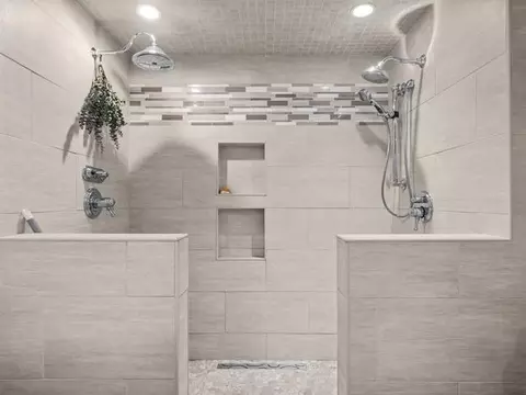 Bath - 8294 N Leaf River Rd, Leaf River, IL 61047 photo 5 of 6