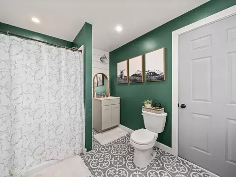 Bath - 8294 N Leaf River Rd, Leaf River, IL 61047 photo 1 of 6