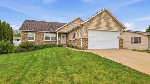 465 Peach St, East Dubuque, IL 61025