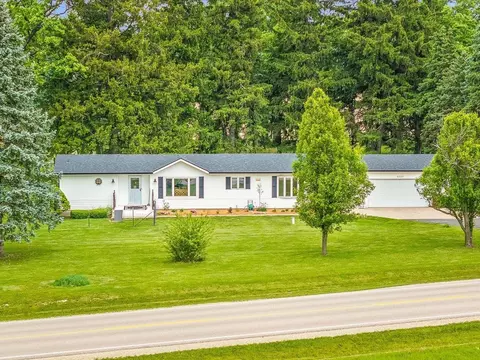 Exterior - 8500 Manchester Rd, Capron, IL 61012 photo 4 of 11