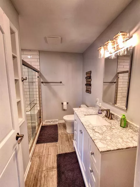 Bath - 5-216 Heathcliff Dr, Lanark, IL 61046 photo 1 of 3