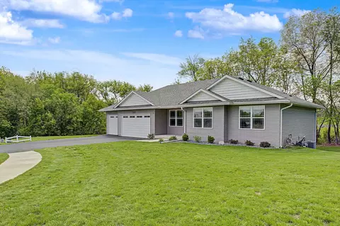 3383 Daren Dr, Freeport, IL 61032