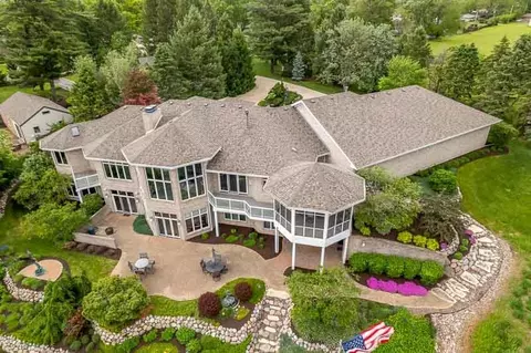 111 Sycamore Ln, Machesney Park, IL 61115