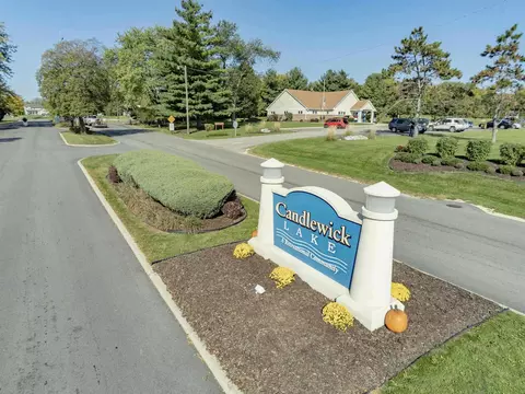 111 Brandywine Dr, Poplar Grove, IL 61065