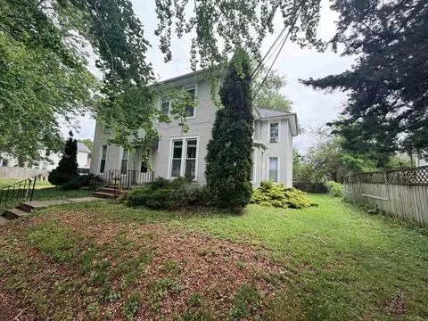 211 N Grove Ave, Freeport, IL 61032