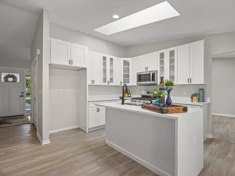 Kitchen - 11602 Bend River Rd, Roscoe, IL 61073 photo 4 of 4