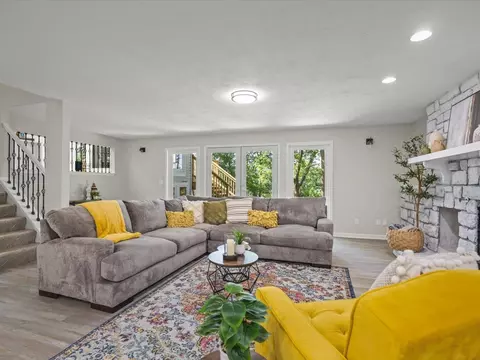 Living - 11602 Bend River Rd, Roscoe, IL 61073 photo 6 of 17