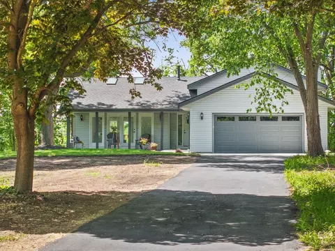 Exterior - 11602 Bend River Rd, Roscoe, IL 61073 photo 2 of 15