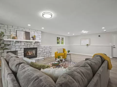 Living - 11602 Bend River Rd, Roscoe, IL 61073 photo 11 of 17
