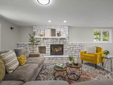 Living - 11602 Bend River Rd, Roscoe, IL 61073 photo 12 of 17