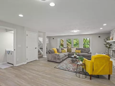 Living - 11602 Bend River Rd, Roscoe, IL 61073 photo 13 of 17
