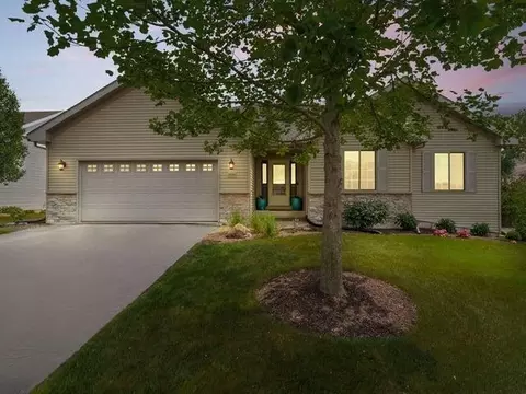 5598 White Fox Dr, Rockford, IL 61102