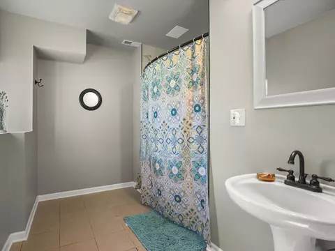 Bath - 428 Lockwood Rd, Lake Summerset, IL 61019 photo 2 of 4