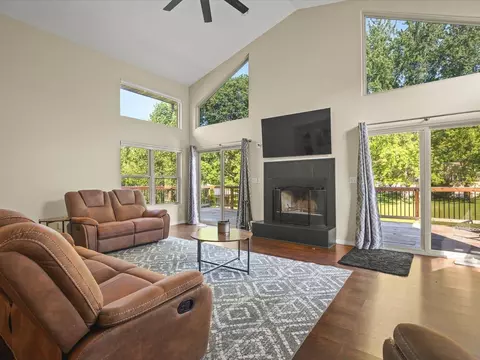Living - 428 Lockwood Rd, Lake Summerset, IL 61019 photo 2 of 7