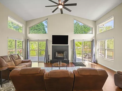 Living - 428 Lockwood Rd, Lake Summerset, IL 61019 photo 3 of 7