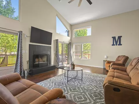 Living - 428 Lockwood Rd, Lake Summerset, IL 61019 photo 4 of 7