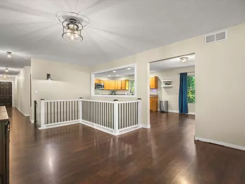 Entry Way - 428 Lockwood Rd, Lake Summerset, IL 61019 photo 4 of 7
