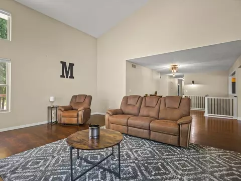 Living - 428 Lockwood Rd, Lake Summerset, IL 61019 photo 5 of 7
