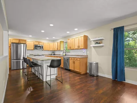 Kitchen - 428 Lockwood Rd, Lake Summerset, IL 61019 photo 3 of 5