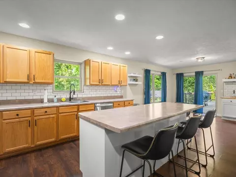 Kitchen - 428 Lockwood Rd, Lake Summerset, IL 61019 photo 4 of 5