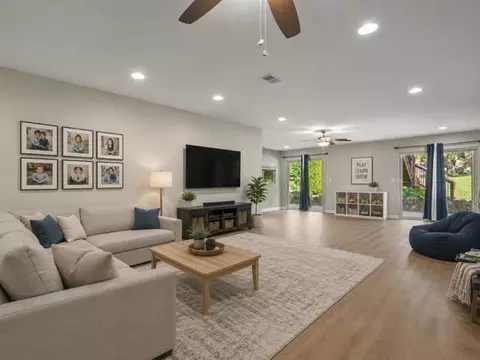 Living - 428 Lockwood Rd, Lake Summerset, IL 61019 photo 6 of 7