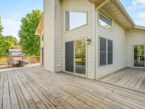 Exterior - 428 Lockwood Rd, Lake Summerset, IL 61019 photo 7 of 13