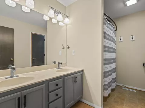Bath - 428 Lockwood Rd, Lake Summerset, IL 61019 photo 4 of 4