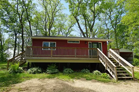 2 Woods Edge Dr, Stockton, IL 61085