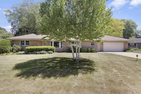 1915 Greenfield Ln, Rockford, IL 61107