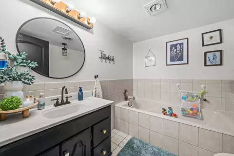 Bath - 7946 Louella Dr, Roscoe, IL 61073 photo 1 of 3