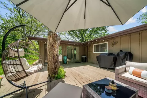 Exterior - 7946 Louella Dr, Roscoe, IL 61073 photo 4 of 10