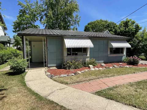 415 N State St, Belvidere, IL 61008