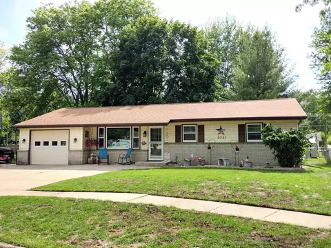 2321 Devon Ct, Loves Park, IL 61111