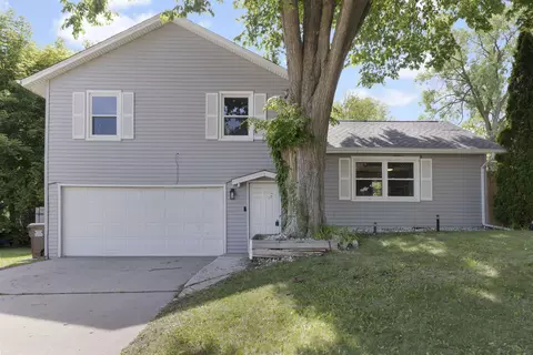 3020 Bavarian Ln, Rockford, IL 61109