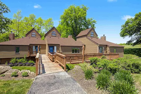 23 Farmstead Dr, Galena, IL 61036